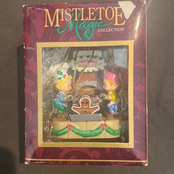Vintage Mistletoe Magic Collection Christmas Ornament-Elves in North Pole Bakery - Picture 3 of 7